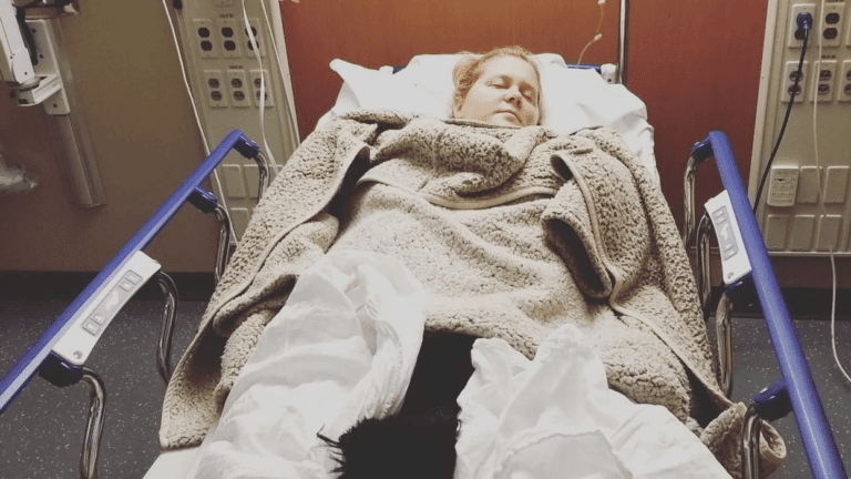 Amy Schumer lying in hospital bed