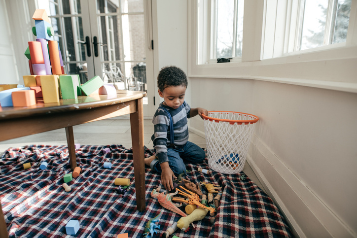 children picking up toys