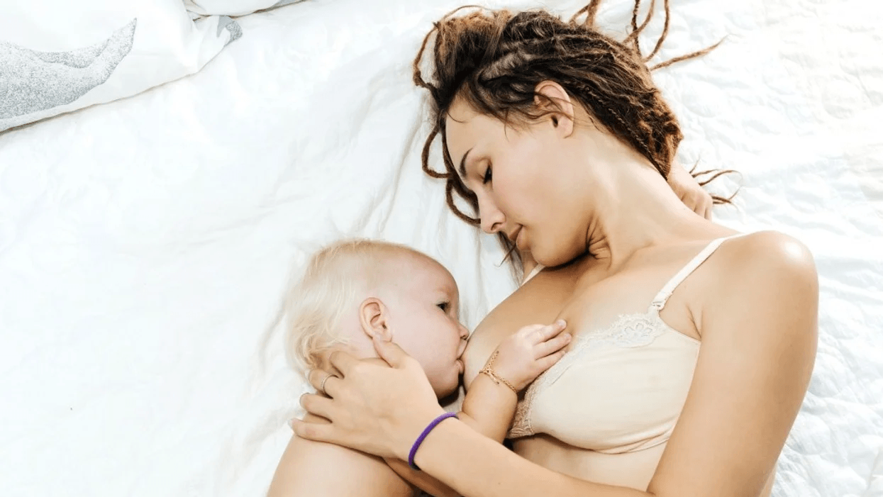 голая женщина кормит грудью ребенка фото фото 111