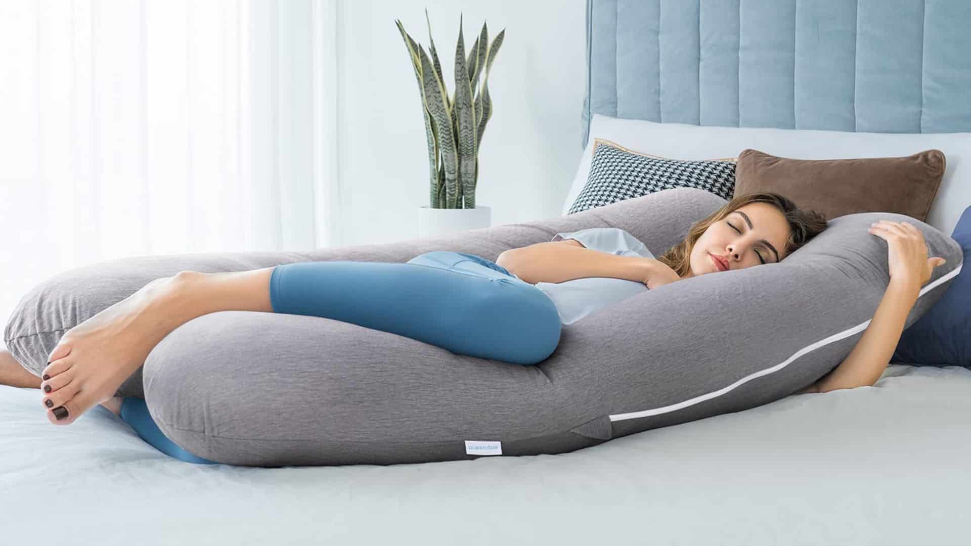 This $45 Amazon Pregnancy Pillow Has Over 20k 5-Star Reviews - Motherly