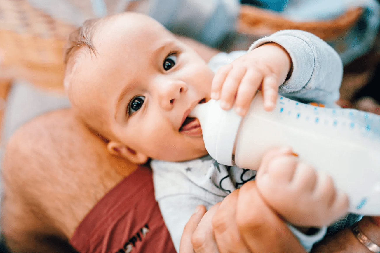 bottles for breastfed babies - introducing a bottle