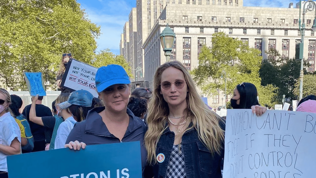 amy-schumer-and-jennifer-lawrence-at-womens-march