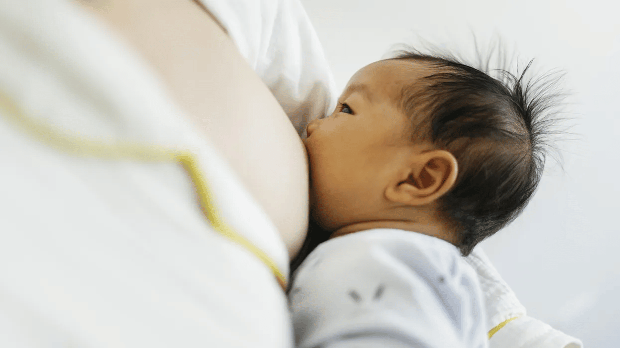 Milky Mama - Sore nipples while you are breastfeeding can be very  concerning, and painful! But how do you know when pain is normal and when  it's not? Be sure to **save**