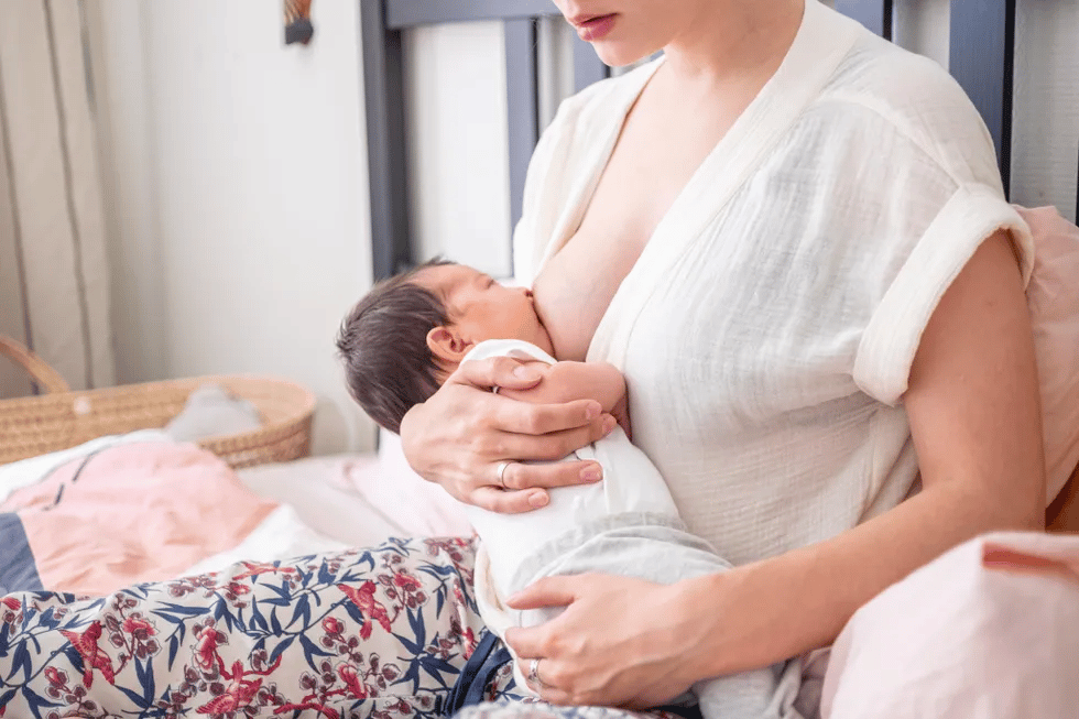 Newborn Breastfeeding: First Week of Breastfeeding Guide - Motherly