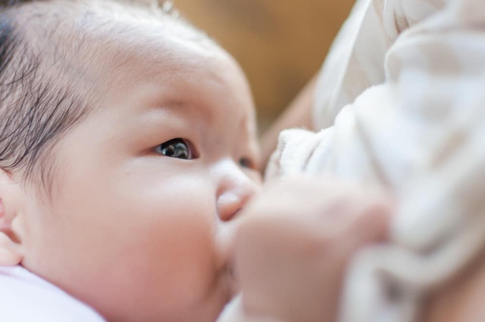 Tiny molecules in breast milk may prevent infants from developing