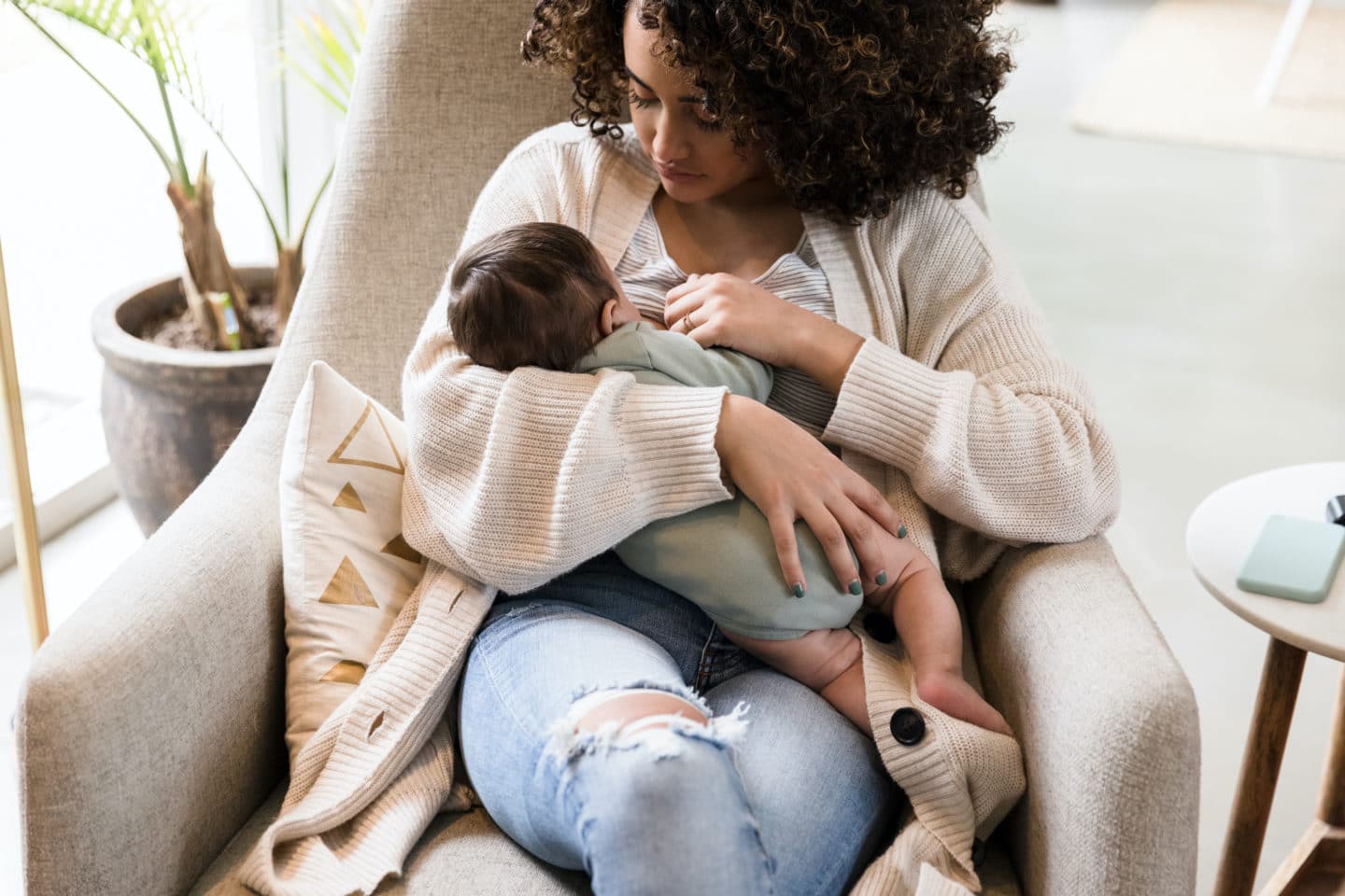 ergo breastfeeding newborn