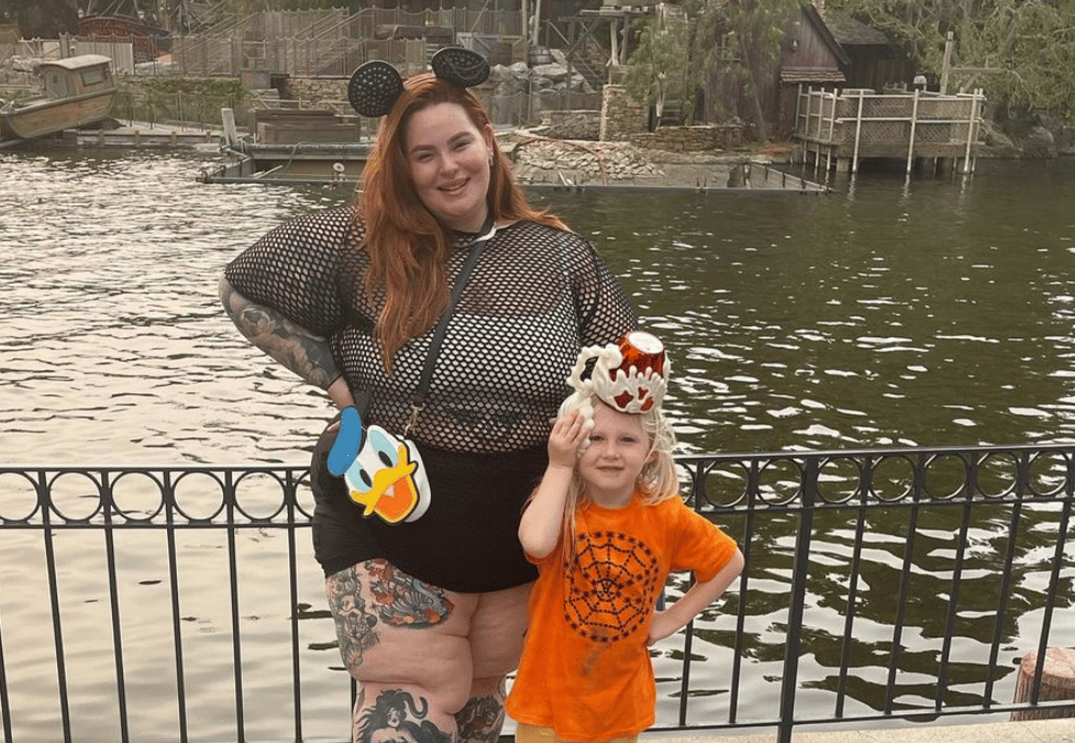 Tess Holliday slams tabloid for fat-shaming her while at Disneyland with  her son