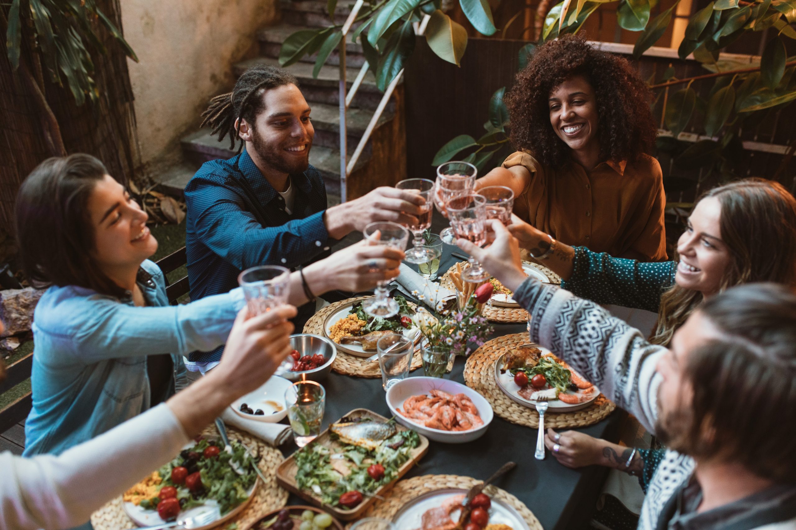 6 tips for stress-free entertaining when you're feeding a crowd