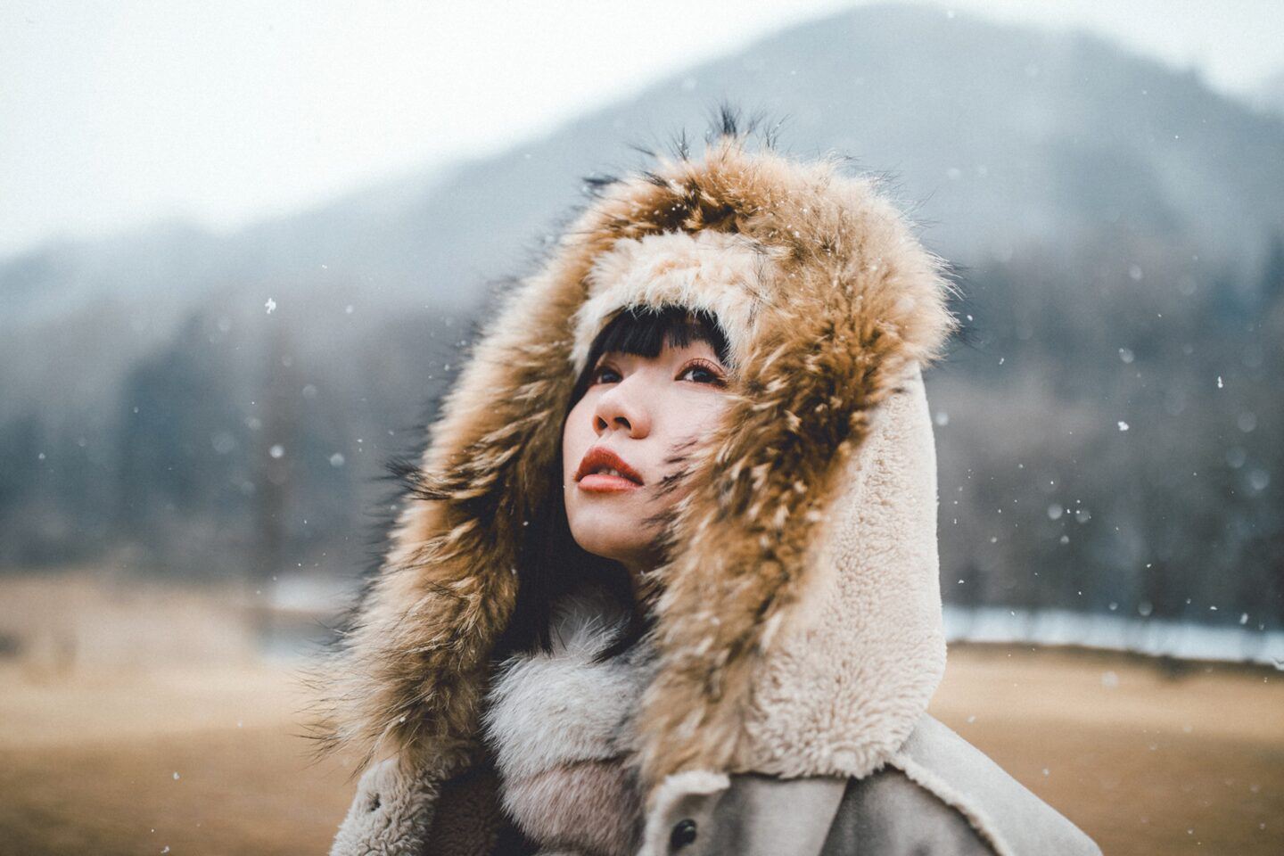 https://www.mother.ly/wp-content/uploads/2021/12/outdoors-winter-young-woman-girl-holiday-fall-asian-asian-sad-snow-white-snow-white-sitting-alone_t20_lxGW4k-1440x960.jpg