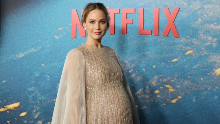 Jennifer Lawrence pregnant at 'Don't Look Up' premiere