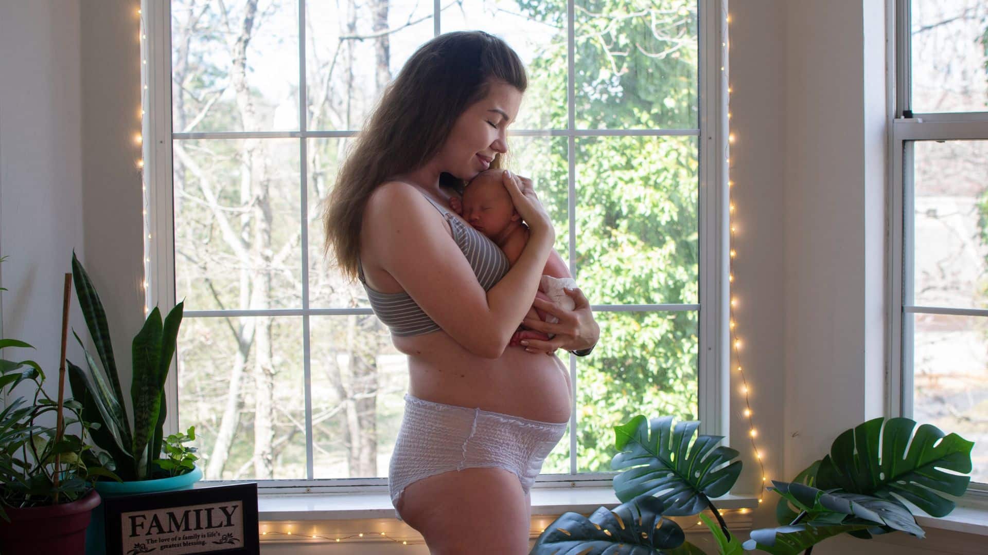 https://www.mother.ly/wp-content/uploads/2022/09/mom-and-baby-during-postpartum-recovery.jpg