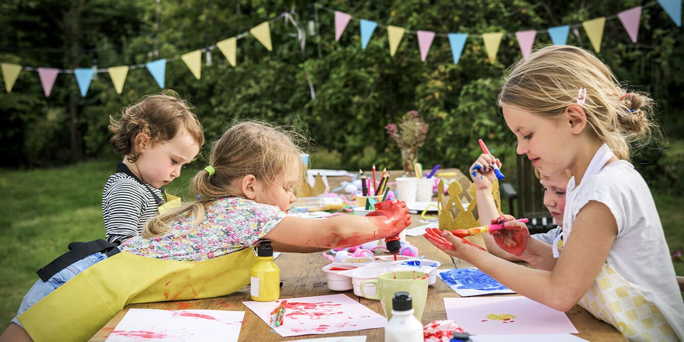 https://www.mother.ly/wp-content/uploads/2022/10/kids-finger-painting-outdoors.jpg