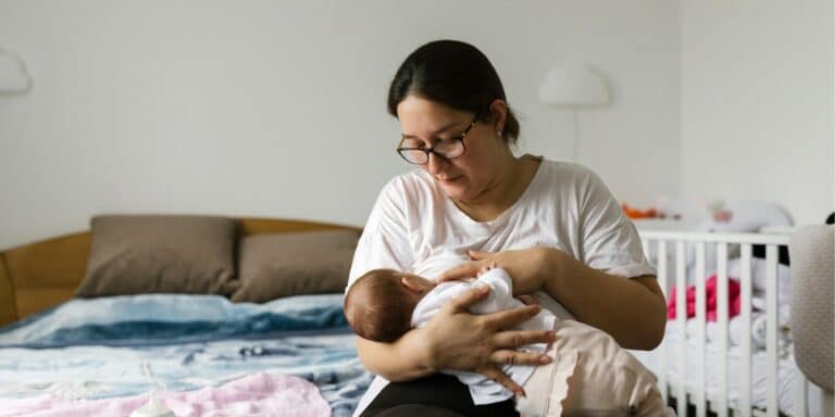 mom breastfeeding baby - new mama self reflections