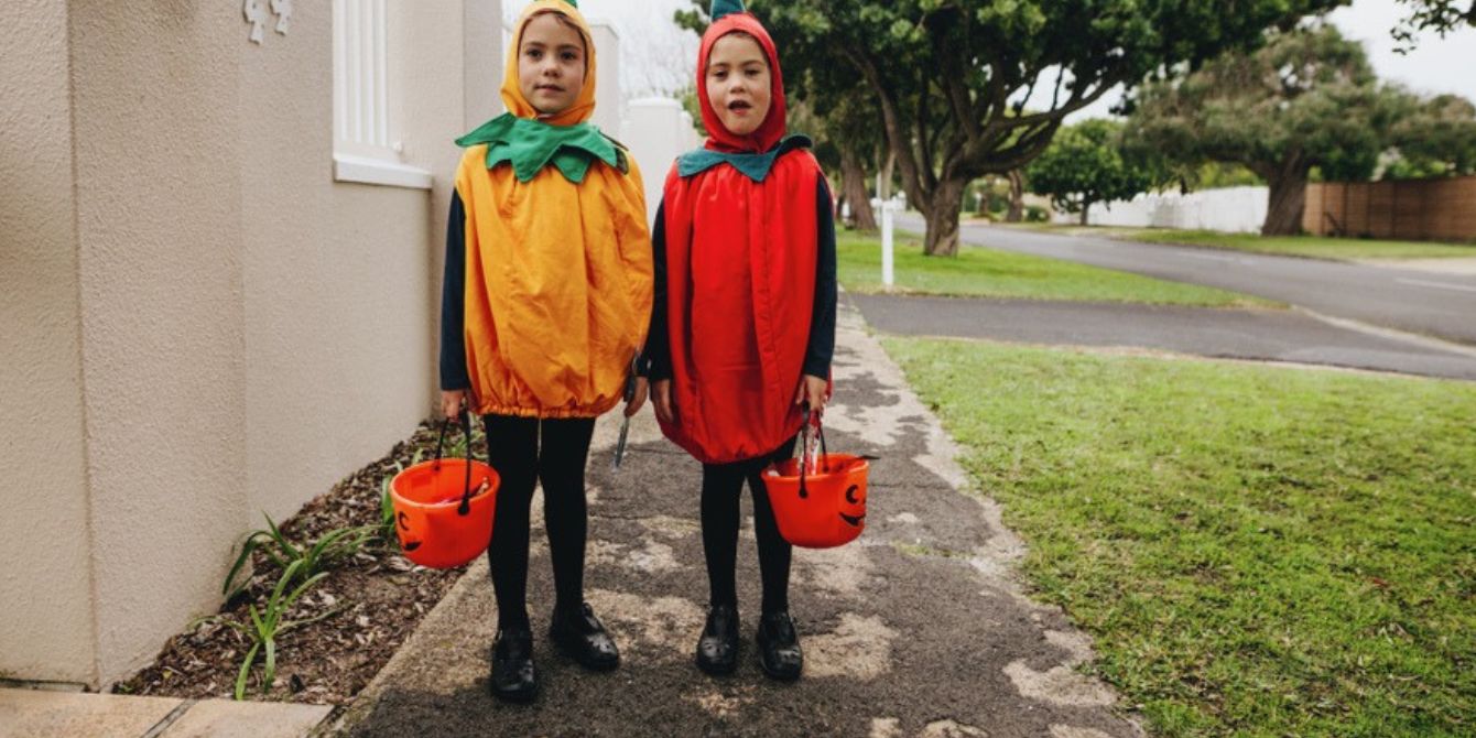 Sisters named 'best dressed' for viral Halloween costume - Good