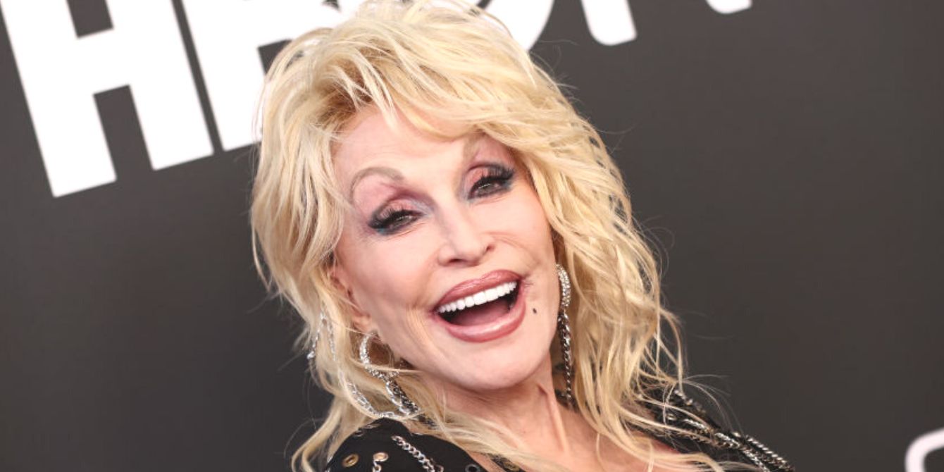 This is Why Dolly Parton Has Been Sleeping in Her Makeup Since the '80s ...