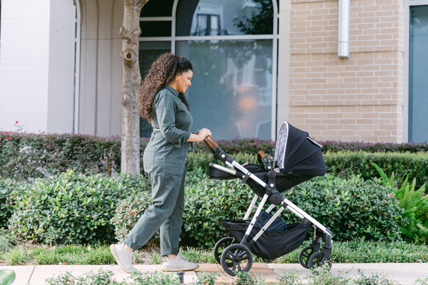 mom pushing mockingbird stroller - mockingbird stroller review