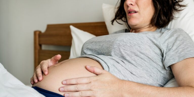 pregnant woman in pain - pregnancy warning signs