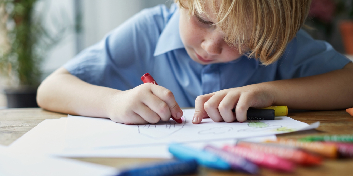 child drawing a picture