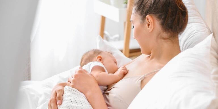 breastfeeding challenges - mom breastfeeding baby