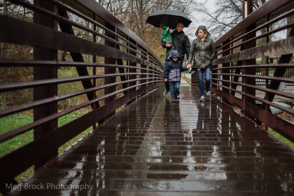 viral photos capture family grieving 3