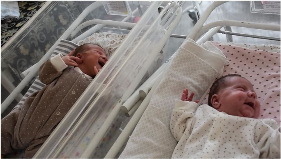 what went viral this week twins born 11 weeks apart a viral father daughter photo shoot 0 Motherly